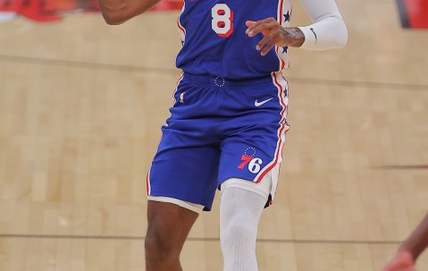 出手不多！乔治上半场6中3得8分1板1助2断 三分4中2