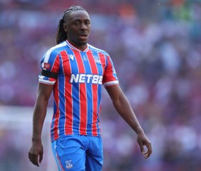 记者：埃泽的转会费支付结构尚未达成协议，水晶宫想要更多预付款