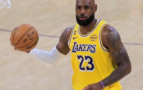 在线体育-湖人两大功臣出炉，老詹出乎意料！东契奇该注意两事，艾顿真该夸